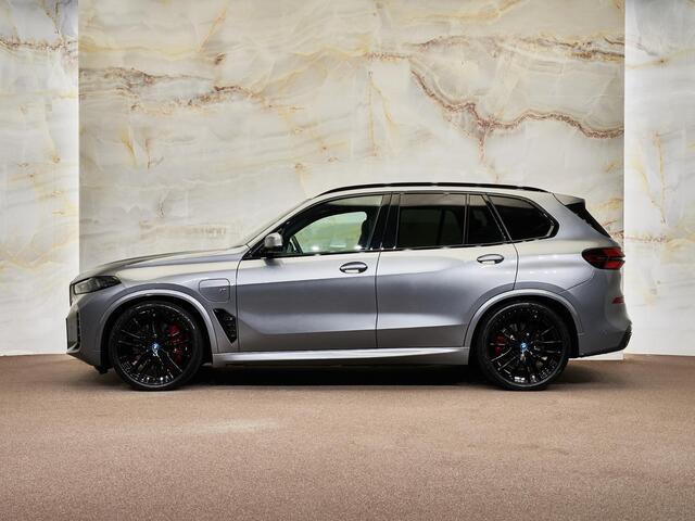 BMW X5 xDrive50e M Sport Pro, M Stoelen, Sky Lounge Pano, 4-wielbest., luchtv., CraftedClarity, carbon, H/K, massage, 22", tr.haak, privacy