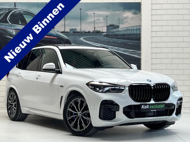BMW X5 xDrive45e High Executive M-Sport 394 PK Automaat / Luchtvering / Panoramadak / Apple CarPlay / Navigatie / Camera / 20" M-Sport Velgen / Leder Int / Park Assist / 1e Eigenaar!