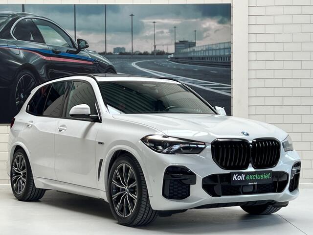 BMW X5 xDrive45e High Executive M-Sport 394 PK Automaat / Luchtvering / Panoramadak / Apple CarPlay / Navigatie / Camera / 20" M-Sport Velgen / Leder Int / Park Assist / 1e Eigenaar!