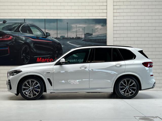 BMW X5 xDrive45e High Executive M-Sport 394 PK Automaat / Luchtvering / Panoramadak / Apple CarPlay / Navigatie / Camera / 20" M-Sport Velgen / Leder Int / Park Assist / 1e Eigenaar!