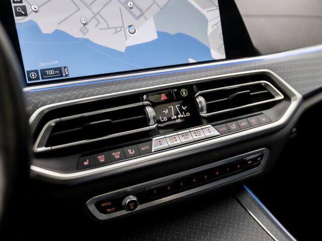 BMW X5 xDrive45e High Executive M Sport 395Pk Automaat (SKYLOUNGE PANORAMADAK, ALCANTARA HEMELBEKLEDING, M PAKKET, LUCHTVERING, APPLE CARPLAY, COMFORT ZETELS, LASER LED, ADAPTIVE CRUISE, HARMAN/KARDON, STUUR/STOELVERWARMING, NIEUWS