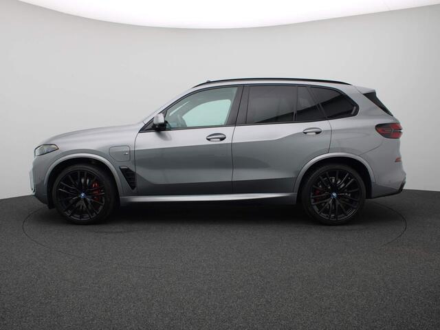 BMW X5 xDrive50e M-Sport 490PK Aut. luchtvering, head-up, trekhaak, elek. verstelbare voorstoelen, 360gr. camera, schuif-kanteldak, Harman Kardon audio, 22" lichtmetaal