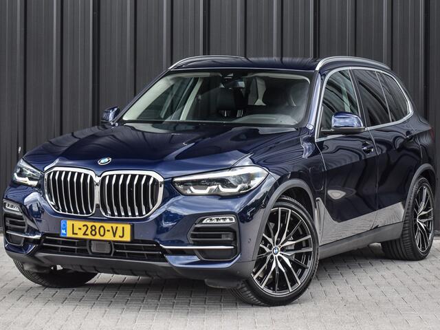 BMW X5 xDrive45e | ACTIVE CRUISE CONTROL | HARMAN KARDON AUDIO | ACHTERUITRIJCAMERA | LUCHTVERING | AMBIANCE SFEERVERLICHTING | DEALER ONDERHOUDEN