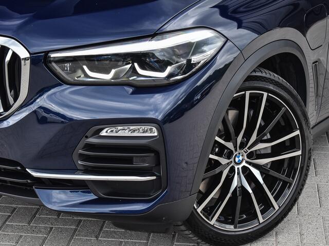 BMW X5 xDrive45e | ACTIVE CRUISE CONTROL | HARMAN KARDON AUDIO | ACHTERUITRIJCAMERA | LUCHTVERING | AMBIANCE SFEERVERLICHTING | DEALER ONDERHOUDEN