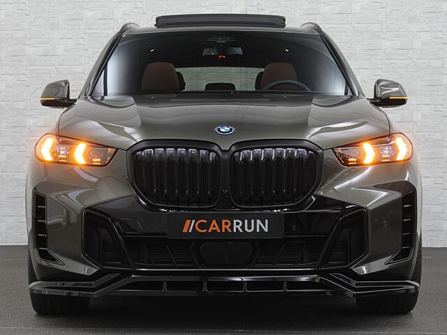 BMW X5 50e 490pk M-Pro Individual | ACC | 360 | Carbon | Stoelventilatie | 22" | Softclose | TH | Panodak | Comfort Seats | Driving Prof. | Park Prof. | Comfort plus | Manhattan met Tartufo Merino! Fabr. Gar. 06-2027 | NL-Auto | BTW.