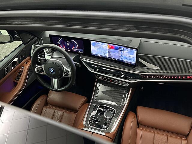 BMW X5 50e 490pk M-Pro Individual | ACC | 360 | Carbon | Stoelventilatie | 22" | Softclose | TH | Panodak | Comfort Seats | Driving Prof. | Park Prof. | Comfort plus | Manhattan met Tartufo Merino! Fabr. Gar. 06-2027 | NL-Auto | BTW.