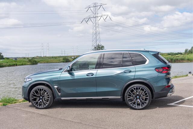BMW X5 xDrive50e Trekhaak | Adapt. Cruise | Pano Dak | Luchtvering | Sky Lounge | 360 camera