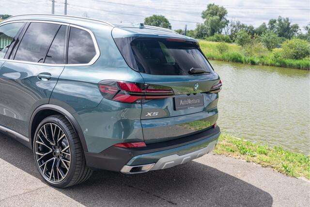 BMW X5 xDrive50e Trekhaak | Adapt. Cruise | Pano Dak | Luchtvering | Sky Lounge | 360 camera