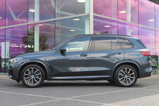BMW X5 xDrive45e High Executive M Sport Automaat / Panoramadak / Massagefunctie / Laserlight / Soft Close Automatic / Stoelventilatie / Comfort Access / Adaptief onderstel / Parking Assistant Plus / Head-Up