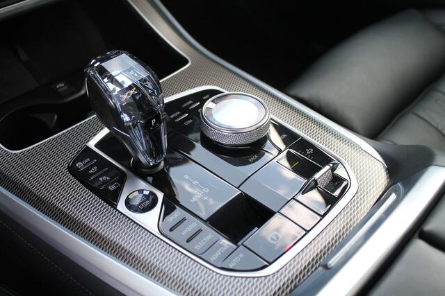BMW X5 xDrive45e High Executive M Sport Automaat / Panoramadak / Massagefunctie / Laserlight / Soft Close Automatic / Stoelventilatie / Comfort Access / Adaptief onderstel / Parking Assistant Plus / Head-Up