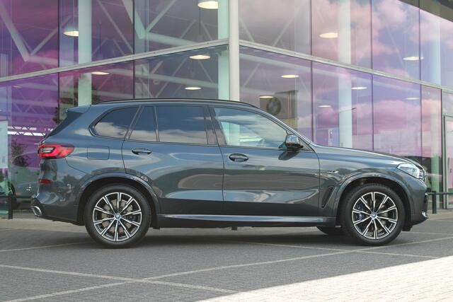 BMW X5 xDrive45e High Executive M Sport Automaat / Panoramadak / Massagefunctie / Laserlight / Soft Close Automatic / Stoelventilatie / Comfort Access / Adaptief onderstel / Parking Assistant Plus / Head-Up