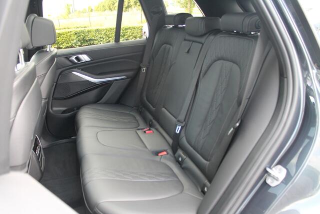 BMW X5 xDrive45e High Executive M Sport Automaat / Panoramadak / Massagefunctie / Laserlight / Soft Close Automatic / Stoelventilatie / Comfort Access / Adaptief onderstel / Parking Assistant Plus / Head-Up