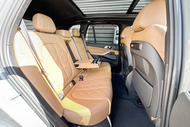 BMW X5 xDrive50e M Sportpakket Pro / Innovation Pack / Travel Pack / 22 inch LM M Dubbelspaak