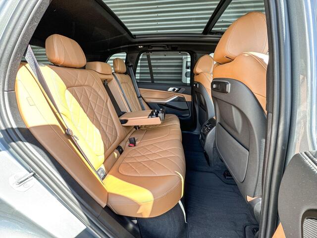 BMW X5 xDrive50e M Sportpakket Pro / Innovation Pack / Travel Pack / 22 inch LM M Dubbelspaak