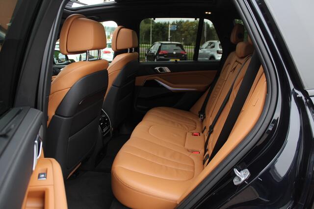BMW X5 xDrive45e High Exe. M Sport / Panoramadak / Camera / Head-up / 22'' / Laser LED / Softclose / Harman Kardon / Luchtvering / Stoelventilatie / Stoelverwarming / DAB / Dodehoek / ACC