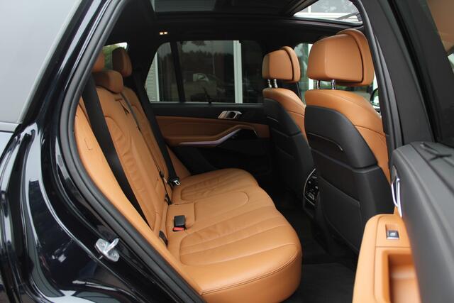 BMW X5 xDrive45e High Exe. M Sport / Panoramadak / Camera / Head-up / 22'' / Laser LED / Softclose / Harman Kardon / Luchtvering / Stoelventilatie / Stoelverwarming / DAB / Dodehoek / ACC