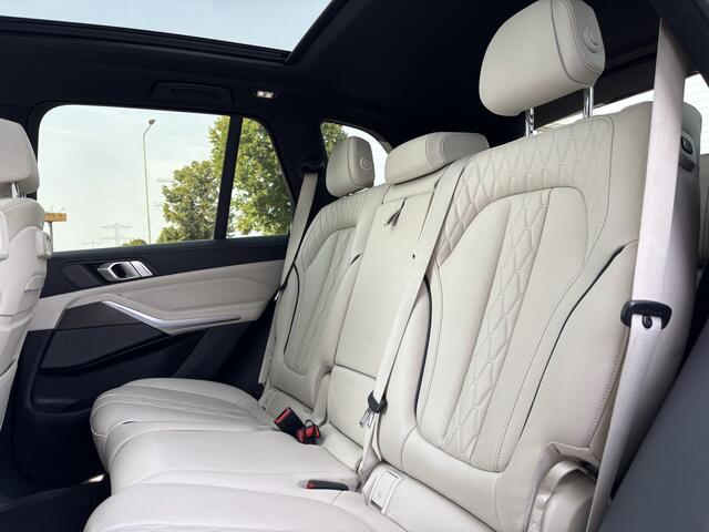 BMW X5 xDrive40i 7P. High Executive M Sport Automaat / Panoramadak / Trekhaak / Laserlight / Soft Close / Stoelventilatie / Parking Assistant Plus / Active Steering / Comfort Access /