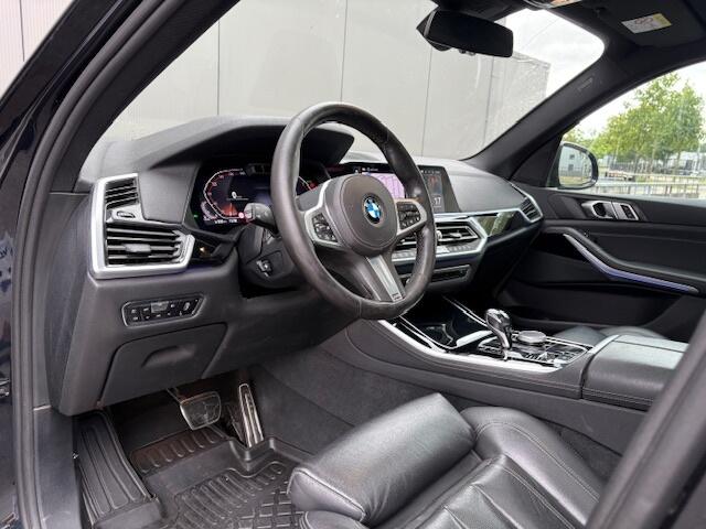 BMW X5 M pakket! - Pano - Navi - CarPlay - leder - grijs kenteken