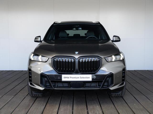 BMW X5 xDrive50e | M Sportpakket Pro | Travel Pack | Innovation Pack | Panoramadak | Stoelmassage | Stoelverwarming/-ventilatie | 22'' | Trekhaak