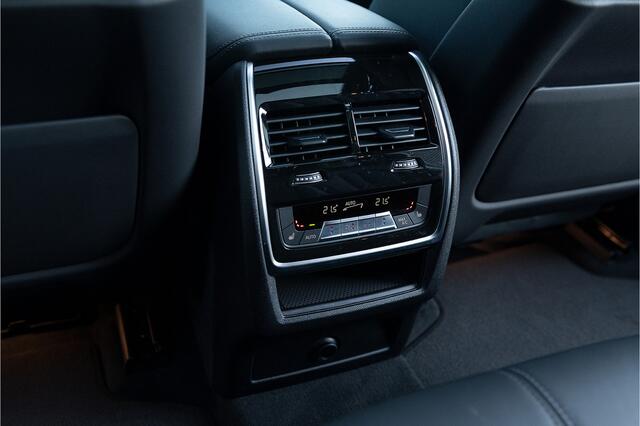 BMW X5 xDrive45e M-Sport ACC Pano Laser Shadow Head Up Ambient Stoelvent. Trekhaak