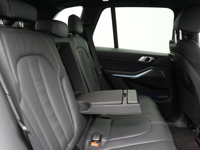 BMW X5 xDrive45e M Sport Plug in Hybrid 394pk PHEV | Trekhaak Af Fabriek | Panodak | Luchtvering | Adaptive Cruise | 360 Camera | M Sportstuur | Sfeerverlichting | Apple Carplay | Lederen Sporstoelen Memory & Verwarmd | Navigatie | DAB |