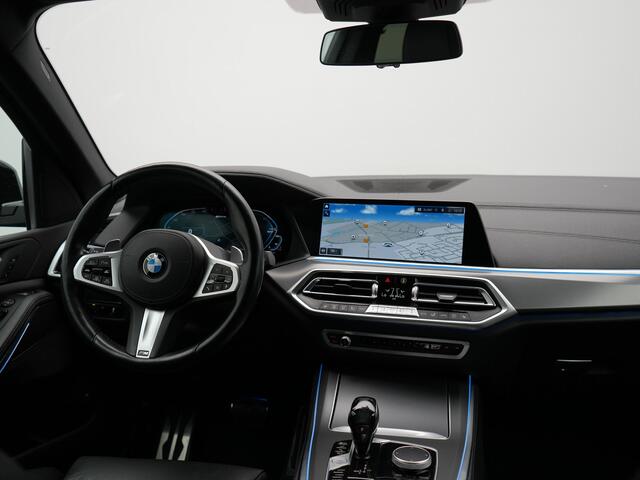 BMW X5 xDrive45e M Sport Plug in Hybrid 394pk PHEV | Trekhaak Af Fabriek | Panodak | Luchtvering | Adaptive Cruise | 360 Camera | M Sportstuur | Sfeerverlichting | Apple Carplay | Lederen Sporstoelen Memory & Verwarmd | Navigatie | DAB |