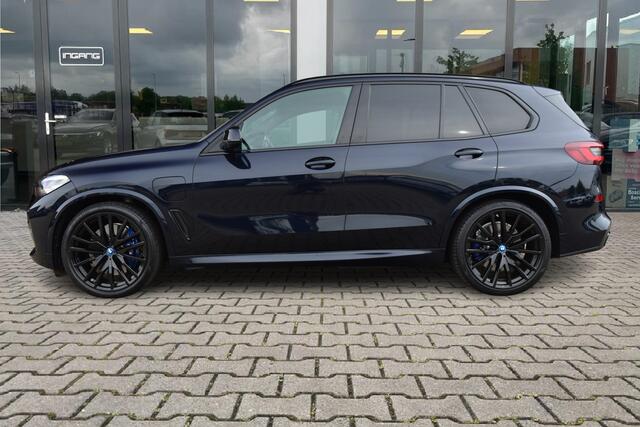 BMW X5 xDrive45e M-Sport | Pano | M Stoelen | 22 Inch | Carbon zwart |