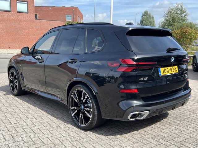 BMW X5 xDrive50e M-Sport Trekhaak Panoramadak Head-Up Display 360 Camera 22 Inch Velgen Luchtvering Live Cockpit Prof Park Assist Porf Stoel + Stuur Verwarming Plug In Hybride 1e Eigenaar Incl. BTW 6-Cilinder 489 pk