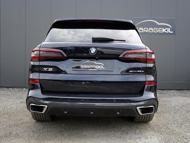 BMW X5 xDrive45e High Executive Dealeronderh. / Individual interieur ivory white night blue / M-sport / 22 inch / Panoramadak / Harman Kardon / Driving prof / Head-up display /
