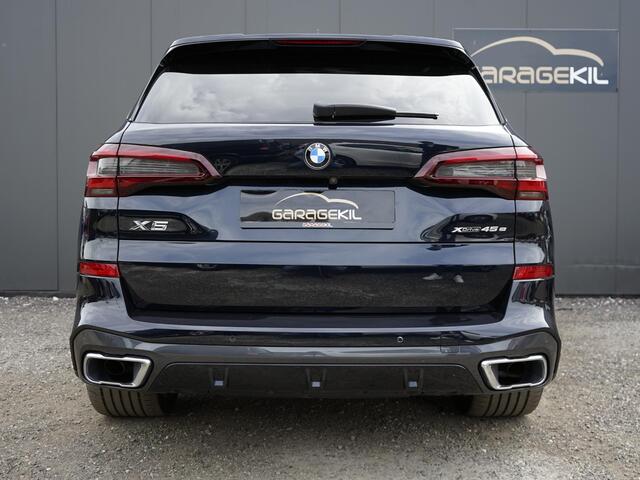 BMW X5 xDrive45e High Executive Dealeronderh. / Individual interieur ivory white night blue / M-sport / 22 inch / Panoramadak / Harman Kardon / Driving prof / Head-up display /