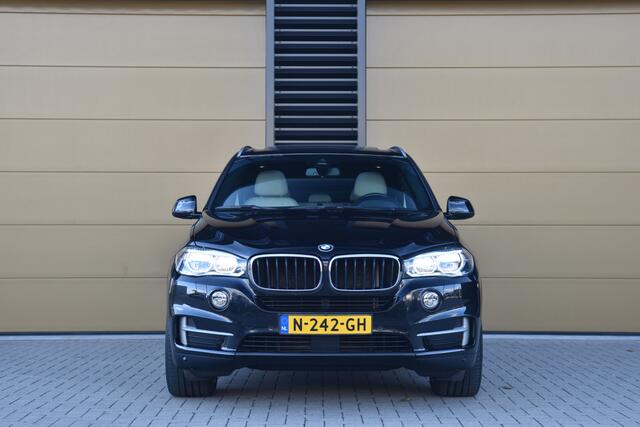 BMW X5 xDrive35i High Executive * Panorama dak * Head-up * Stoelverwarming * Achteruitrijcamera * LED *