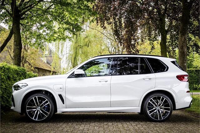 BMW X5 xDrive45e M Sport Parelmoerwit Individual Panorama 360 Camera 22" Trekhaak