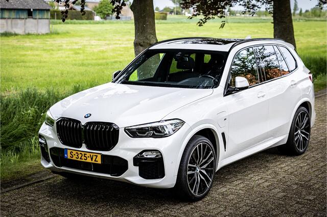 BMW X5 xDrive45e M Sport Parelmoerwit Individual Panorama 360 Camera 22" Trekhaak