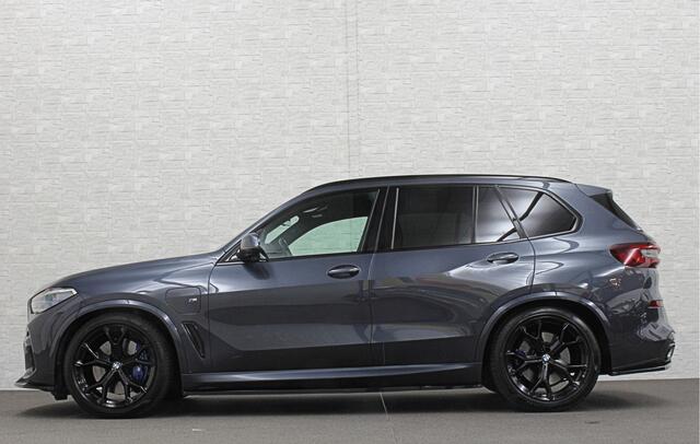 BMW X5 45e M-Stoelen | M-Performance | 360 Camera | ACC | Indiv. Leder | Harman-Kardon | Laser-LED | Keyless-Entry | Stoelventilatie | Head-Up | Memory | 21'' | Sfeerverlichting | Trekhaak | Luchtvering | Rij-Assistent Pro | Carplay | Black-Optic | Draadloos Lad