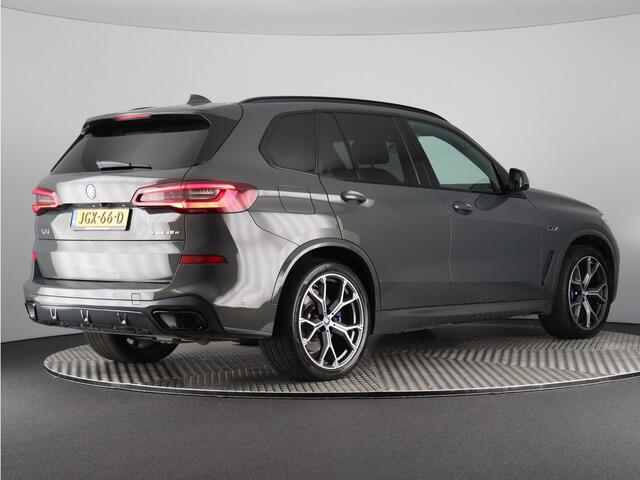 BMW X5 xDrive45e High Executive M Sport (Skylounge / 4-wielsturing / Stoelkoeling-verw. / Softclose / Head Up)