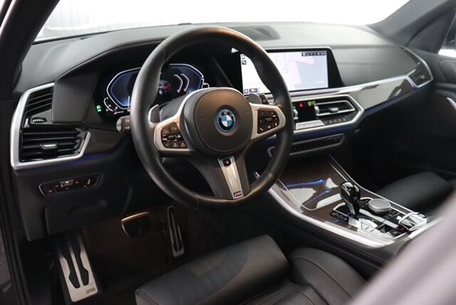 BMW X5 xDrive45e High Executive M Sport (Skylounge / 4-wielsturing / Stoelkoeling-verw. / Softclose / Head Up)
