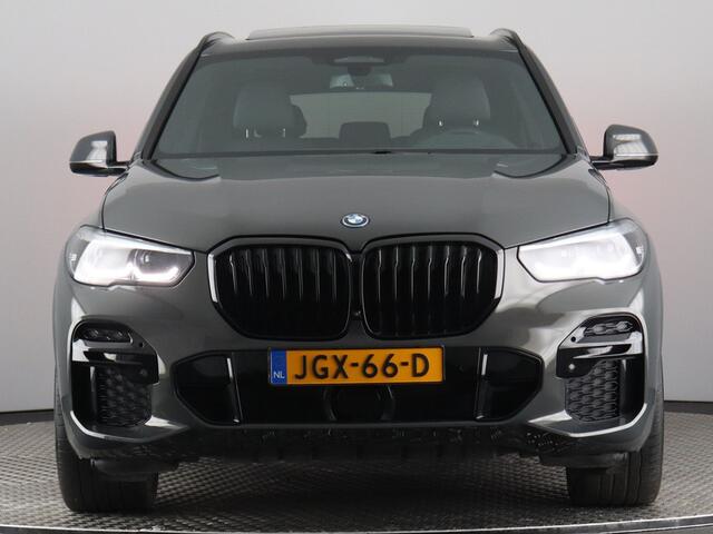BMW X5 xDrive45e High Executive M Sport (Skylounge / 4-wielsturing / Stoelkoeling-verw. / Softclose / Head Up)