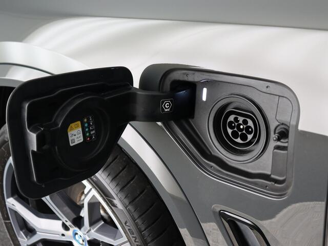 BMW X5 xDrive45e High Executive M Sport (Skylounge / 4-wielsturing / Stoelkoeling-verw. / Softclose / Head Up)
