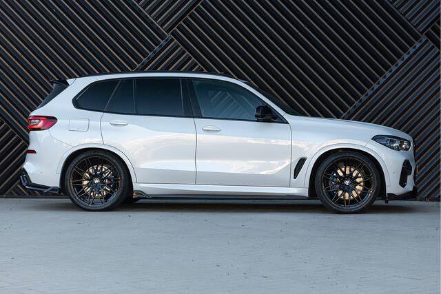 BMW X5 xDrive45e M-Sport ACC Skylounge Mstoelen Headup Achteras Laser Stoelvent Trekhaak