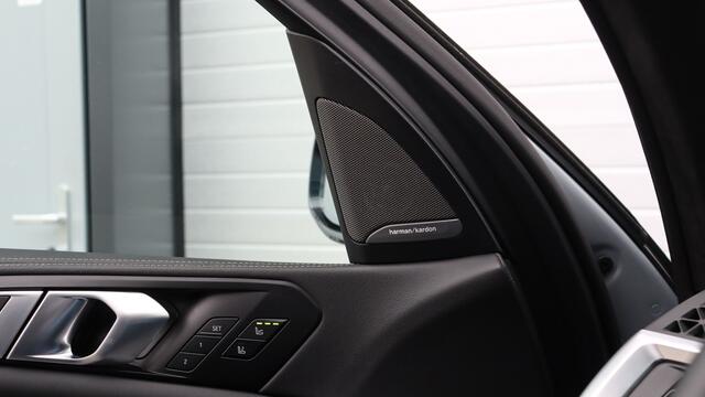 BMW X5 xDrive50e M-Sport Pro | Massage | Sky Lounge | Head-up | Soft-Close | Harman/Kardon | Trekhaak | Carbon