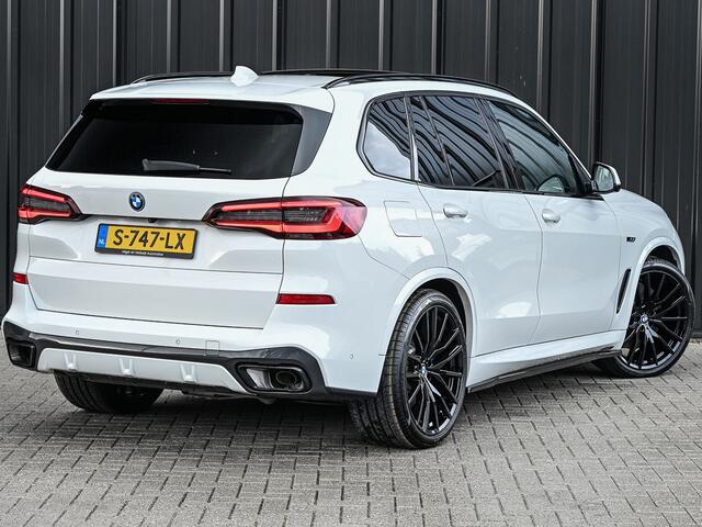 BMW X5 xDrive45e HIGH EXECUTIVE | ACTIVE CRUISE | M-SPORT PRO | LUCHTVERING | SPORTBRAKES | COMFORT ACCESS | SHADOWLINE LIGHTS | PANORAMADAK SKY LOUNGE | AMBIANCE INTERIEUR | 360 CAMERA | HEAD-UP | DAB+ | HARMAN/KARDON |