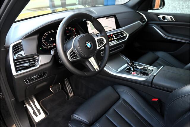 BMW X5 xDrive45e M-SPORT / PANO / LUCHTVERING / MEMORY / LEDER / CAMERA / TREKHAAK / DEALERONDERHOUDEN / 22"