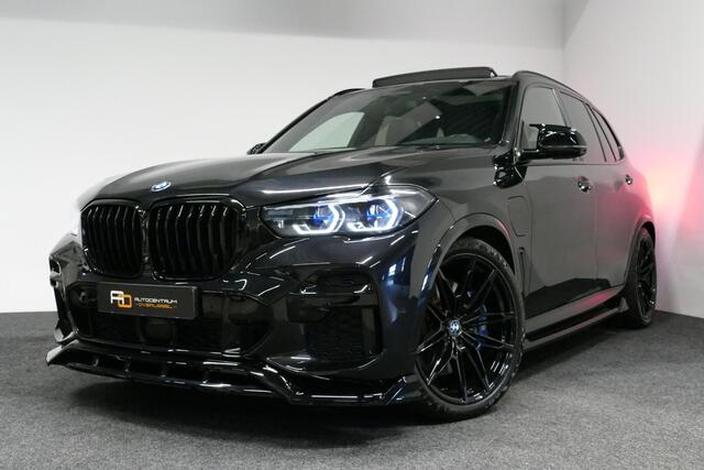 BMW X5 xDrive45e M Sport / Maxton Design Bodykit V.2 / Panoramadak / Stoelmassage / BMW Laser koplampen / Stoelkoeling + verwarming / Luchtvering / Rondomzichtcamera / HUD / Apple Carplay - Android Auto / Keyless / Lederen bekleding / Achteruitrijcamera / Stuurw