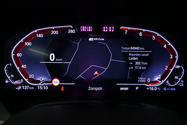 BMW X5 xDrive45e M Sport / Maxton Design Bodykit V.2 / Panoramadak / Stoelmassage / BMW Laser koplampen / Stoelkoeling + verwarming / Luchtvering / Rondomzichtcamera / HUD / Apple Carplay - Android Auto / Keyless / Lederen bekleding / Achteruitrijcamera / Stuurw