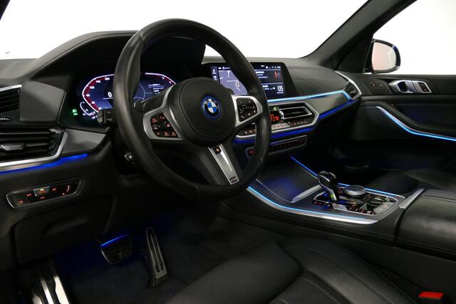 BMW X5 xDrive45e M Sport / Maxton Design Bodykit V.2 / Panoramadak / Stoelmassage / BMW Laser koplampen / Stoelkoeling + verwarming / Luchtvering / Rondomzichtcamera / HUD / Apple Carplay - Android Auto / Keyless / Lederen bekleding / Achteruitrijcamera / Stuurw