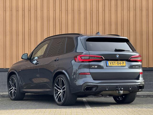 BMW X5 XDRIVE30D High Executive | M Pakket | 22" Lichtmetaal | Apple Carplay | Android Auto | Panoramadak | 3500 KG Trekken | Leder | DAB | Stuurwielverwarming | Head-Up Display | BMW Laser |