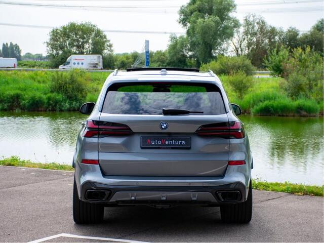 BMW X5 xDrive50e Trekhaak | Schuif/kantel Pano | Adapt. Cruise | LED | Massage | Softclose | M sport Pro | Shadow line |