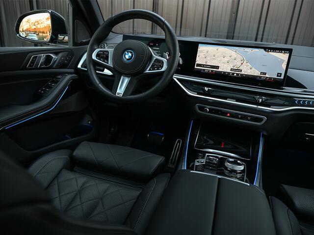 BMW X5 XDRIVE 50e | M-SPORT PRO | LUCHTVERING | HARMAN/KARDON | HEAD-UP | COMFORT ACCESS | SOFT-CLOSE | TREKHAAK | ICONIC GLOW | M-SPORT BRAKE | PANORAMADAK | COMFORT SEATS | AMBIANCE INTERIEUR | ADAPTIVE LED | DRIVING ASSISTANT PROF. | DAB+ | HARMAN/KARDON |