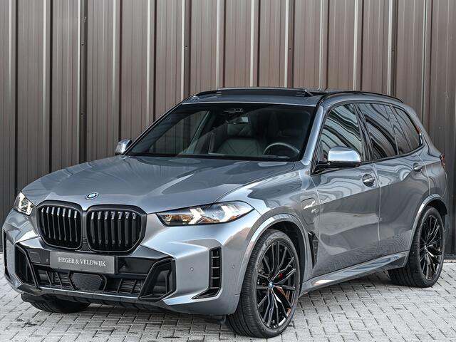 BMW X5 XDRIVE 50e | M-SPORT PRO | LUCHTVERING | HARMAN/KARDON | HEAD-UP | COMFORT ACCESS | SOFT-CLOSE | TREKHAAK | ICONIC GLOW | M-SPORT BRAKE | PANORAMADAK | COMFORT SEATS | AMBIANCE INTERIEUR | ADAPTIVE LED | DRIVING ASSISTANT PROF. | DAB+ | HARMAN/KARDON |