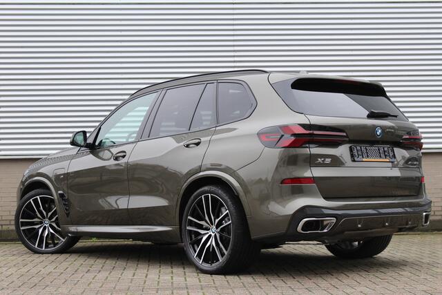 BMW X5 xDrive50e M-Sport | Panoramadak | Luchtvering | Harman Kardon | Iconic Glow | Trekhaak